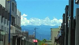 嘉義縣空氣品質改善　在平原可遠眺玉山嘉義縣環保局長張根穆21日表示，今年上半年嘉義縣空氣品質指數（AQI）良好天數比率，從107年的21%提高至36.3%，成為雲嘉南空氣品質最佳縣市，民眾在平原地區即可遠眺玉山，不像以往霧茫茫一片，連山脈都看不清。中央社記者蔡智明攝　109年7月21日