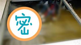 數據機房淹水…他掀開一看卻「餓了」（圖／翻攝自爆廢公社臉書）