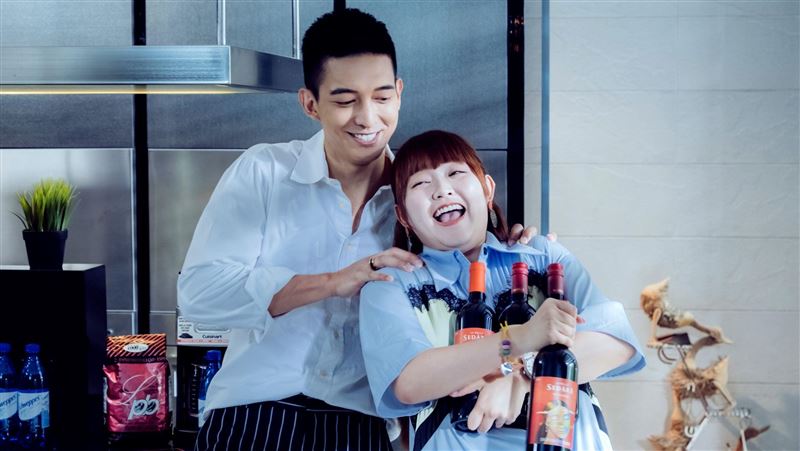 巨乳爆擊！王家梁這樣下廚女粉全瘋掉