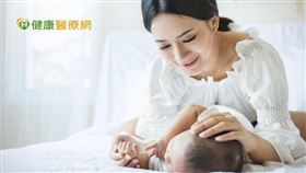 夫妻二人一開始還難以置信，因為她太太腦海中時時惦記著要去取卵，她先生更是反覆詢問多次「這樣算是懷孕嗎」？一直到懷孕指數B-HCG不斷攀升，胎兒心跳出現，他們才喜出望外，相信這是上天賜予的好福氣。