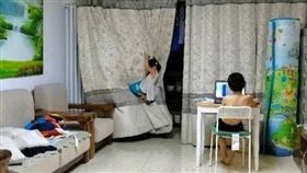 生女兒,窗簾,玩耍,藤條(翻攝自 爆廢公社公開版)