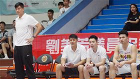 周士淵轉任教練　球員改口叫周大哥從SBL裕隆納智捷主力射手轉任教練團一員的周士淵（前左2）14日透露，球員對他的稱呼也有所轉變，從過去叫他「淵哥」，現在則變成「周大哥」。中央社記者黃巧雯攝　108年8月14日