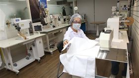聚陽總部展示超聲波縫合機 積極發展防護衣商機聚陽董事長周理平表示，唯有高等級防護衣才需要用到超聲波縫合機，目前內部正在規劃升級P3防護衣，後續將祭出2.0版。中央社記者鄭傑文攝　109年7月21日