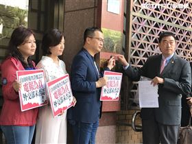 ▲國民黨文傳會主委王育敏、革實院院長羅智強、北市議員游淑慧，赴台北地檢署對蘇嘉全、蘇震清提告誣告。（圖／記者楊佩琪攝）