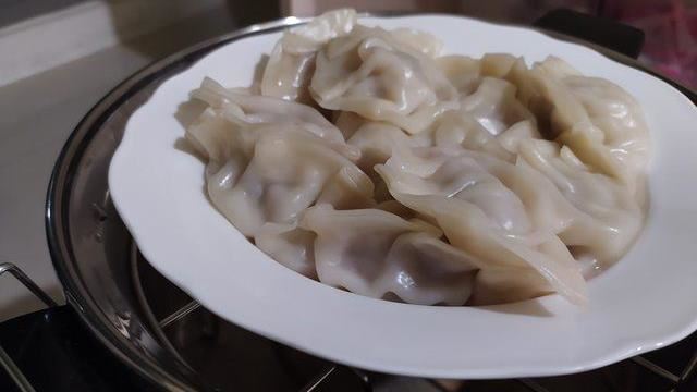 電鍋煮水餃超多汁　曝懶人步驟網讚翻