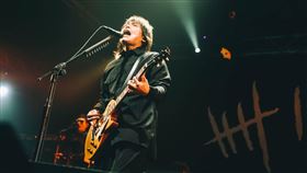 伍佰慶出道30周年，重啟絕對經典「今夜伍佰」系列演出。（圖／環球唱片提供）