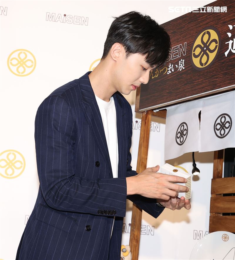 施柏宇出席日本東京MAiSEN邁泉豬排一日店長。（記者邱榮吉/攝影）