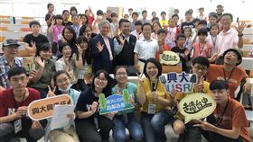 興大辦暑期閱讀創意營　帶領學童走讀台中中興大學與南投縣政府文化局等單位共同舉辦暑期閱讀創意營，學童將展開3天的走讀學習，營隊活動透過融合主題故事，規劃實地參訪、手作工作坊，從中興大學出發，邊走、邊做、邊讀。中央社記者趙麗妍攝　109年7月22日