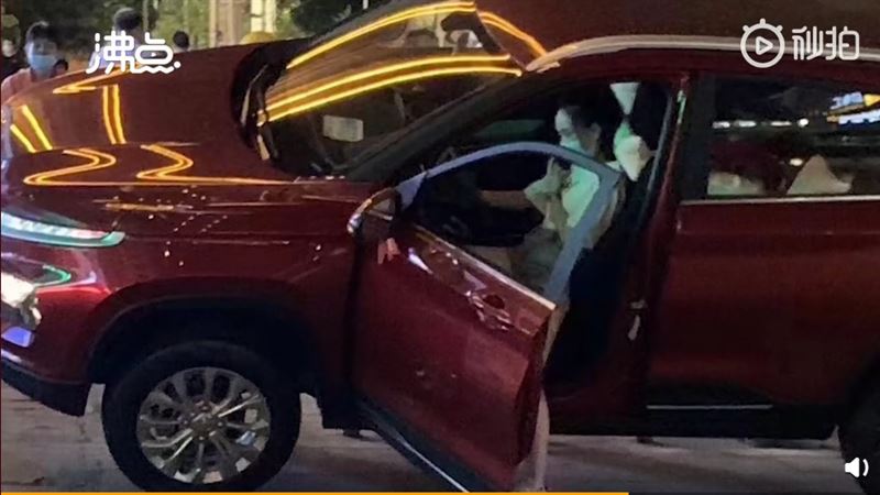 休旅車能跳舞？正妹開法讓網友全驚呆