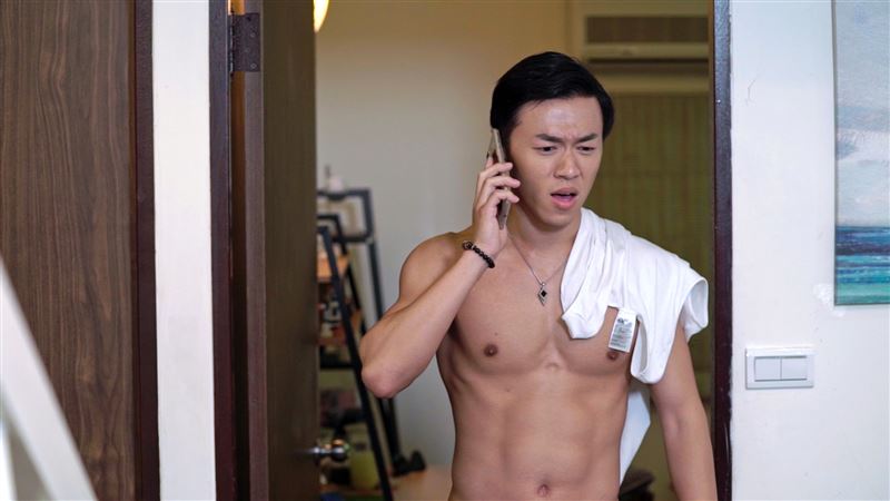 女下男上狂露肌　男星原味內褲被摸走