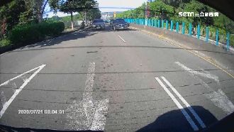 開車怕曬太陽　駕駛違停占用車道將罰