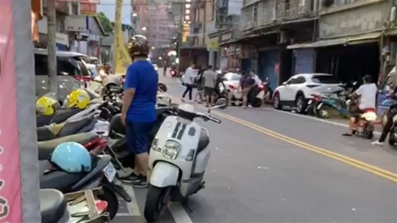 五股9壯漢持槍街上鬥毆　民眾全嚇壞