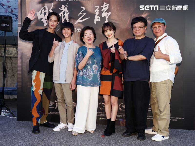 夏騰宏、高於夏、陳淑芳、李亦捷、導演施立、游安順、出席「野雀之詩」首映會。（記者邱榮吉/攝影）