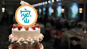 一對新人結婚蛋糕的裝飾人偶讓網友全傻眼。（圖／翻攝自pixabay）