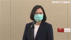 被爆碩士論文整本涉及抄襲，國民黨高雄市長補選參選人李眉蓁硬扯總統蔡英文論文，避談外界指控。蔡英文今（23日）出席亞洲生技大會開幕，將接受媒體聯訪。