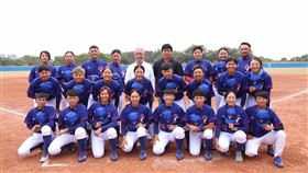 頂新和德接棒未來女棒隊球員來自各行各業，有職業軍人、學校教師、服務業等等，唯一的共通點是「熱愛打棒球」（接棒未來女棒隊提供）