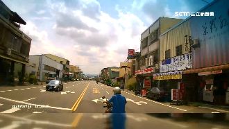 阿伯違規害翻車　送貨員：沒在看路喔