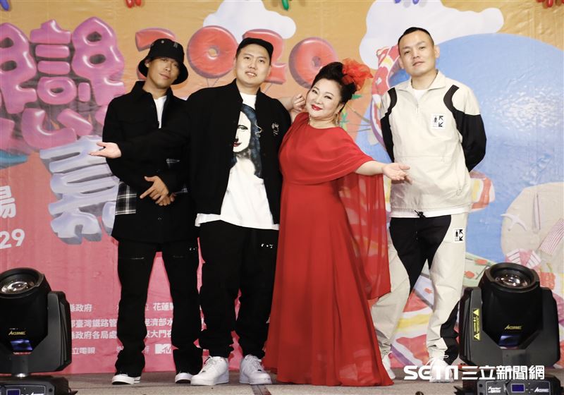 玖壹壹和白冰冰今天出席「2020花蓮夏戀嘉年華」。（圖／記者林聖凱攝影）