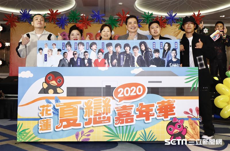 玖壹壹和白冰冰今天出席「2020花蓮夏戀嘉年華」。（圖／記者林聖凱攝影）