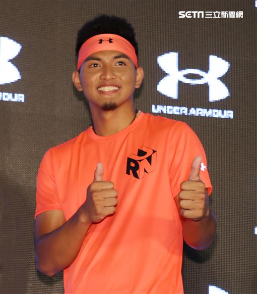 旅美球員劉致榮代言ua。（記者邱榮吉/攝影）