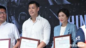 KIMIKO與丈夫王家玄同台受獎。（圖／記者劉家維攝影）
