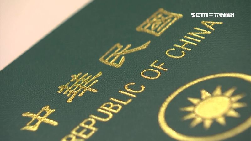 護照正名　創意封面珍奶、黑熊全上榜