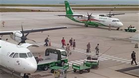 金門縣府：暑假前5天旅遊人潮比去年成長金門縣政府23日發布新聞表示，今年夏天金門雖然少了陸客，但統計暑假前5天已吸引1萬8243人次來金旅遊，已追上去年同期有陸客的狀況。中央社記者黃慧敏攝　109年7月23日