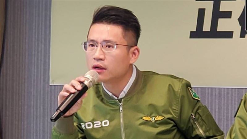 賴岳謙稱國軍紙老虎　名嘴批：俗仔