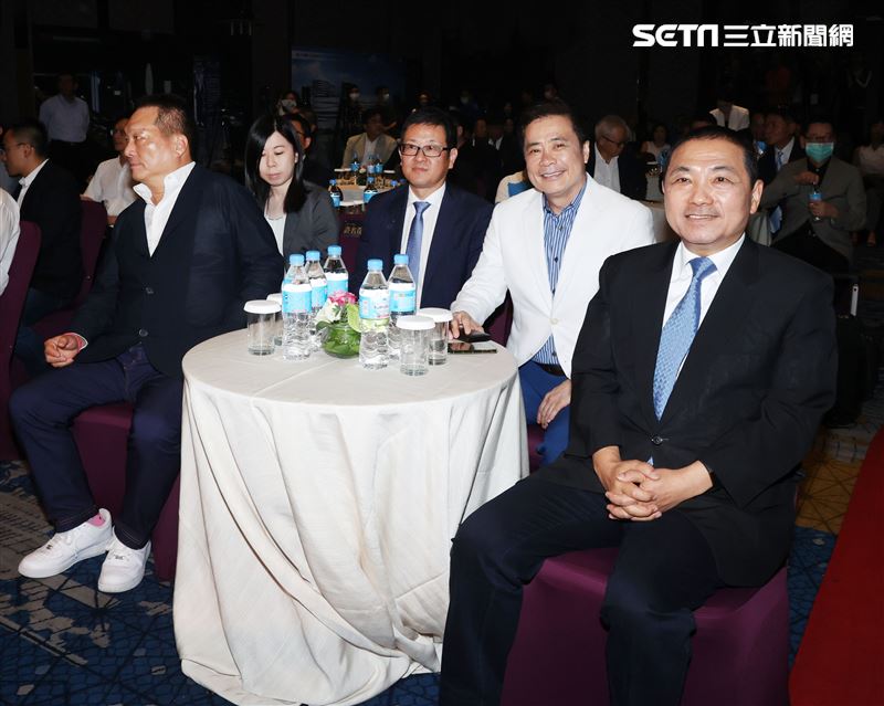 新北市長侯友宜、三立影城董事長張榮華、東森國際集團總裁王令麟、台灣三井不動產董事長下町一朗出席「林口媒體園區」啟動儀式。（記者邱榮吉/攝影）