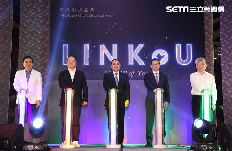 三立影城董事長張榮華、東森國際集團總裁王令麟、新北市長侯友宜、台灣三井不動產董事長下町一朗、財政部國產署曾國基署長「林口媒體園區」啟動儀式。（記者邱榮吉/攝影）