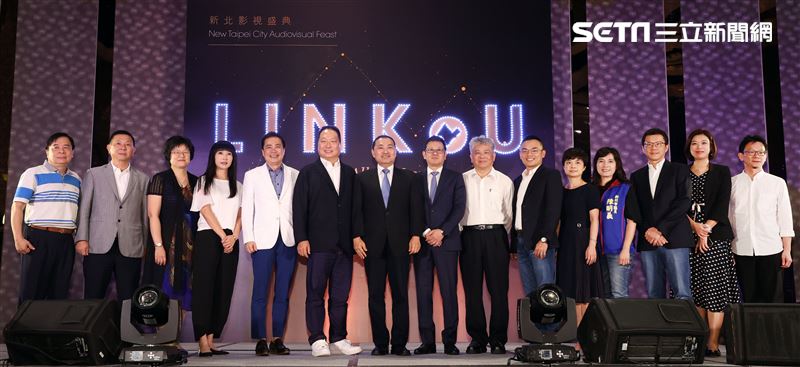 三立影城董事長張榮華、東森國際集團總裁王令麟、新北市長侯友宜、台灣三井不動產董事長下町一朗、財政部國產署曾國基署長「林口媒體園區」啟動儀式。（記者邱榮吉/攝影）