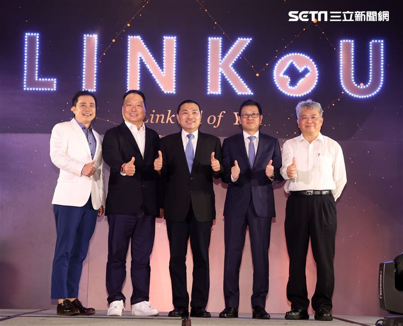 三立影城董事長張榮華、東森國際集團總裁王令麟、新北市長侯友宜、台灣三井不動產董事長下町一朗、財政部國產署曾國基署長「林口媒體園區」啟動儀式。（記者邱榮吉/攝影）