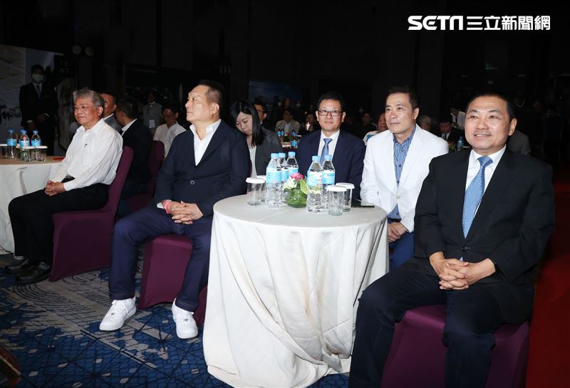 新北市長侯友宜、三立影城董事長張榮華、東森國際集團總裁王令麟、台灣三井不動產董事長下町一朗出席「林口媒體園區」啟動儀式。（記者邱榮吉/攝影）