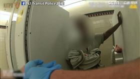 ▲民眾在廁所產下女嬰。（圖／NJ Transit Police臉書授權）