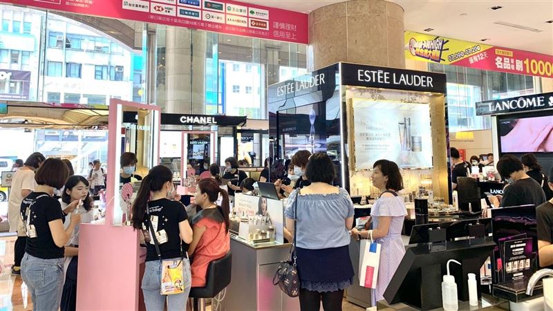 颱風逼近…百貨有開嗎？營業時間一次看