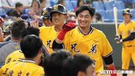 ▲中信兄弟內野手蘇緯達代打敲出3分砲。（資料圖／記者劉彥池攝影）