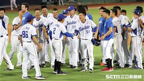 ▲富邦悍將二壘手于森旭敲出再見安打。（圖／記者劉彥池攝影）