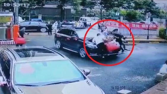 禮車撞死小姐弟　新人不理…照常結婚