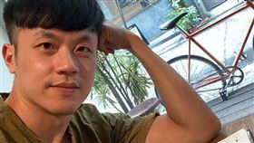 焦糖陳嘉行臉書發文批李眉蓁／翻攝臉書