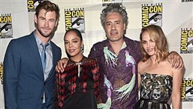 娜塔莉波曼（右）將回歸《雷神索爾4》。（圖／翻攝自chrishemsworth IG）