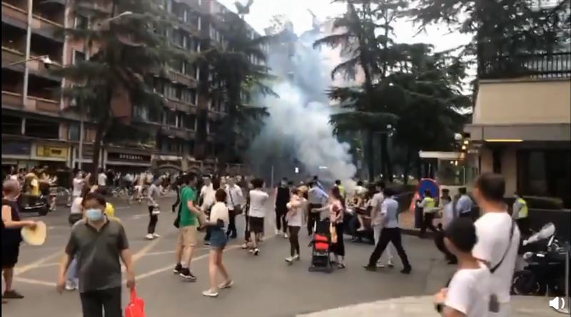 美駐成都總領事館明關閉　民眾搶拍照