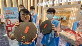 桃機樂友會一日體驗遊　首發團上路（2）桃園國際機場公司發起「出發吧！桃機樂友會一日體驗遊」活動，首發團25日上路。桃園國際機場產業發展協會理事長古素琴（前左）受訪表示，希望能藉由活動，刺激機場產業復甦。中央社記者邱俊欽桃園機場攝　109年7月25日