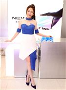 張景嵐擔任手機一日店長與粉絲互動熱烈。（記者邱榮吉/攝影）