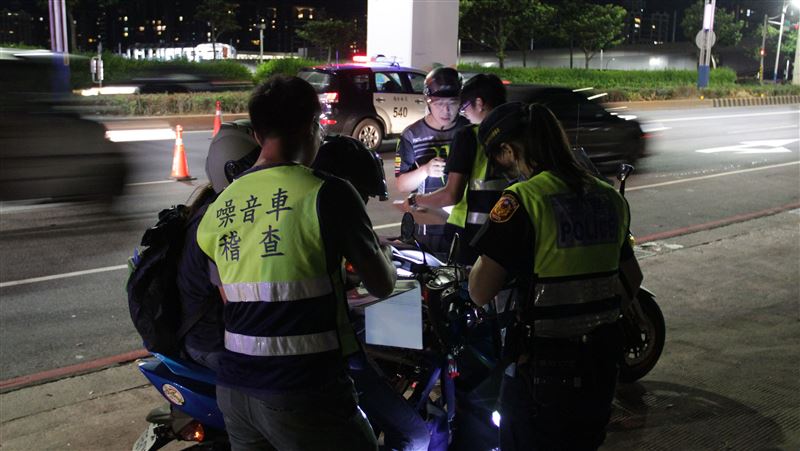 警鐵腕掃蕩！狂開上千噪音車、無照