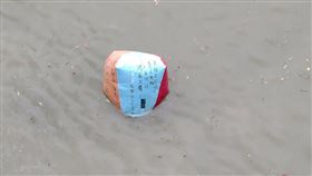 天燈,永浴愛河,爆廢公社。(圖/翻攝自爆廢公社)