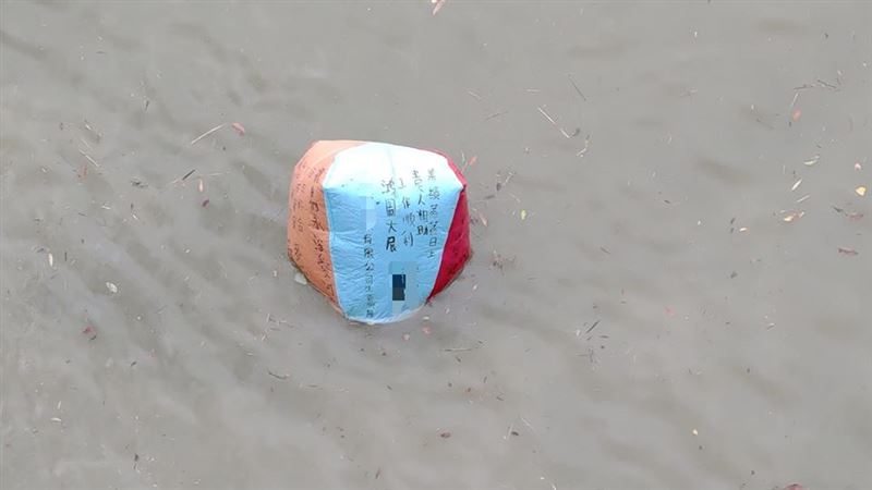 天燈寫心願　「永浴愛河」真的實現了