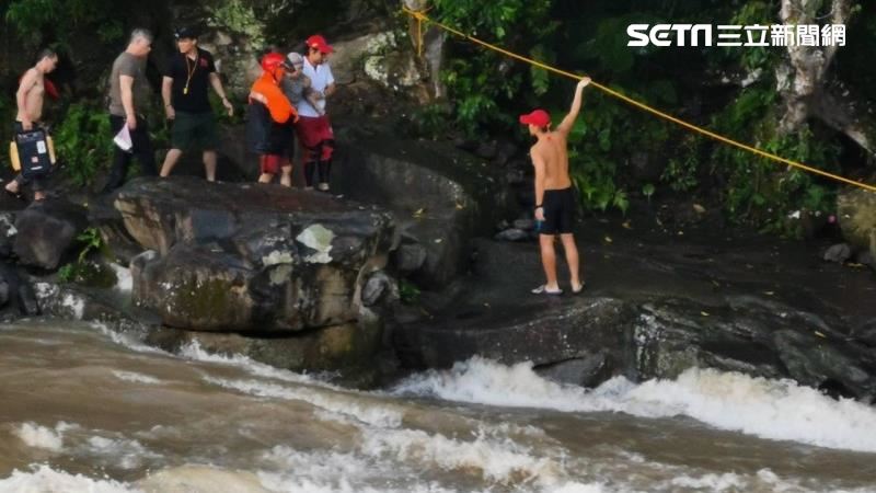 大豹溪山洪暴發　大雨險沖走23遊客