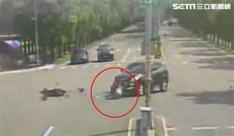 影像驚悚！苗栗騎士撞汽車…斷指噴飛