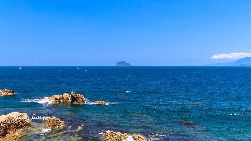 穿梭秘境小路　探索奇岩海景