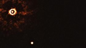 ▲距離我們300光年的年輕太陽。（圖／翻攝自推特）